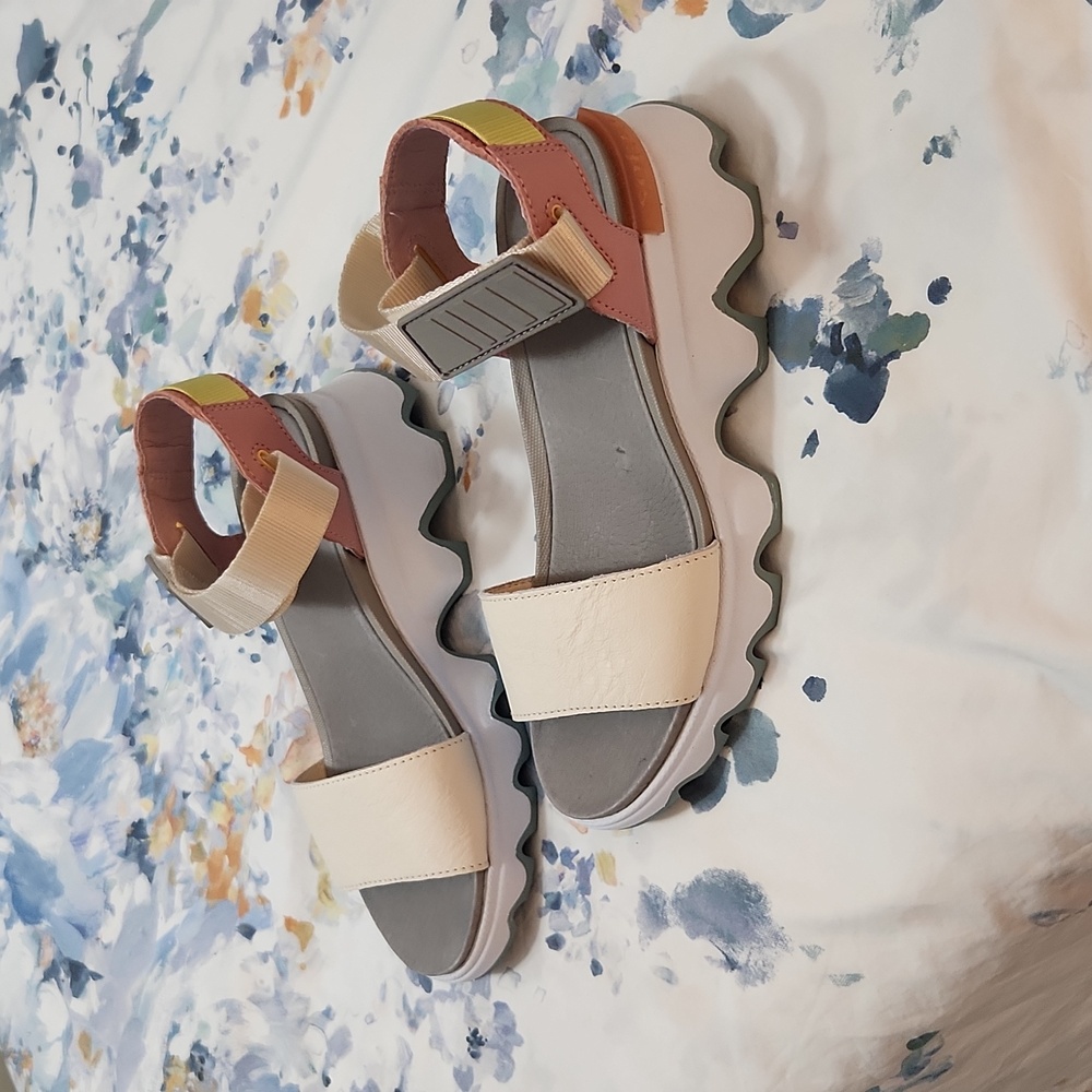 Sorel walker sandals. Size 7 but fit 7.5.
